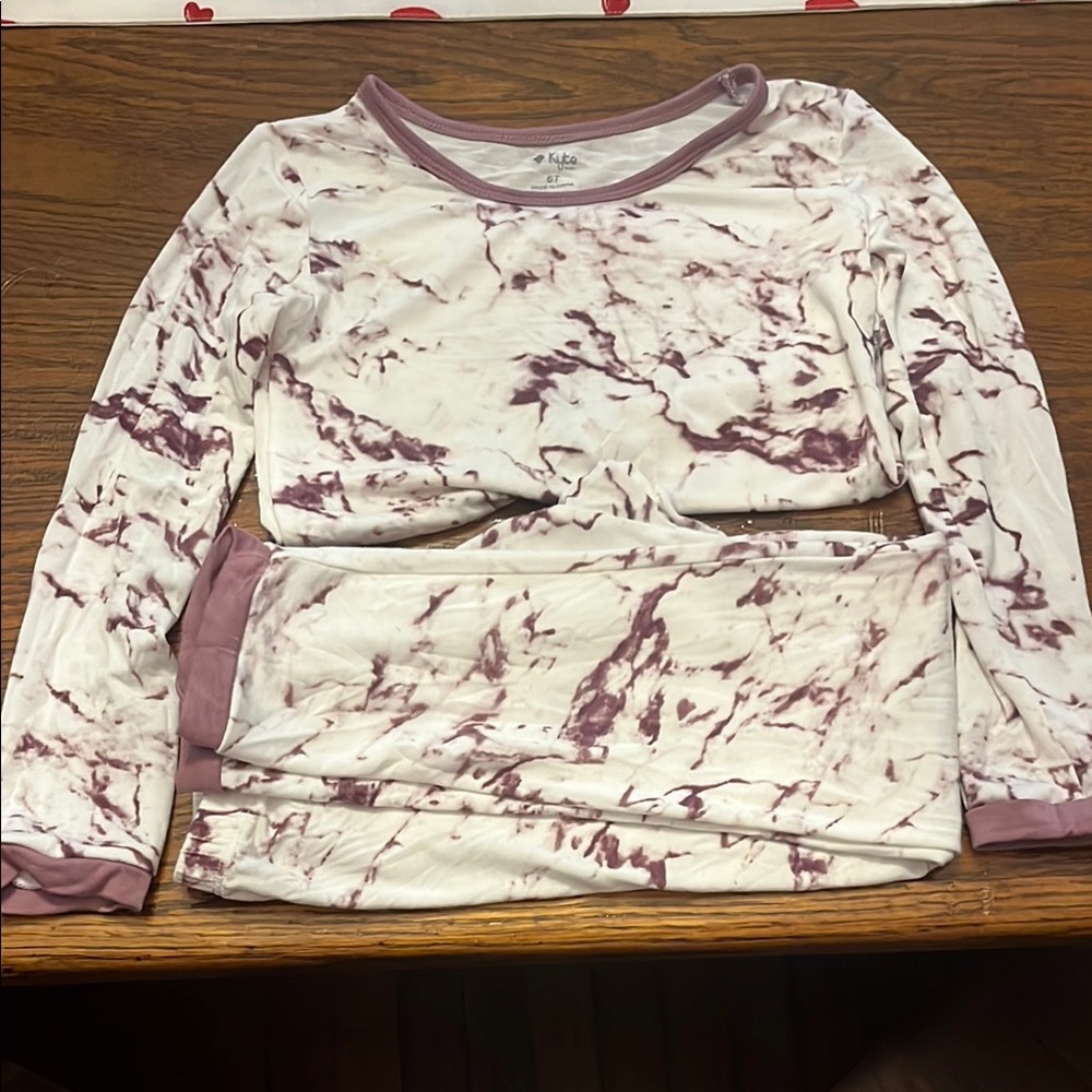Kyte BABY White and Purple Pajama Set with Long Sleeves and Round Neckline